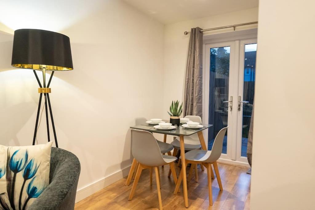 The Mews, Amazing Newport 2 Bedroom Excellent Location, Parking, Perfect For Contractors 外观 照片